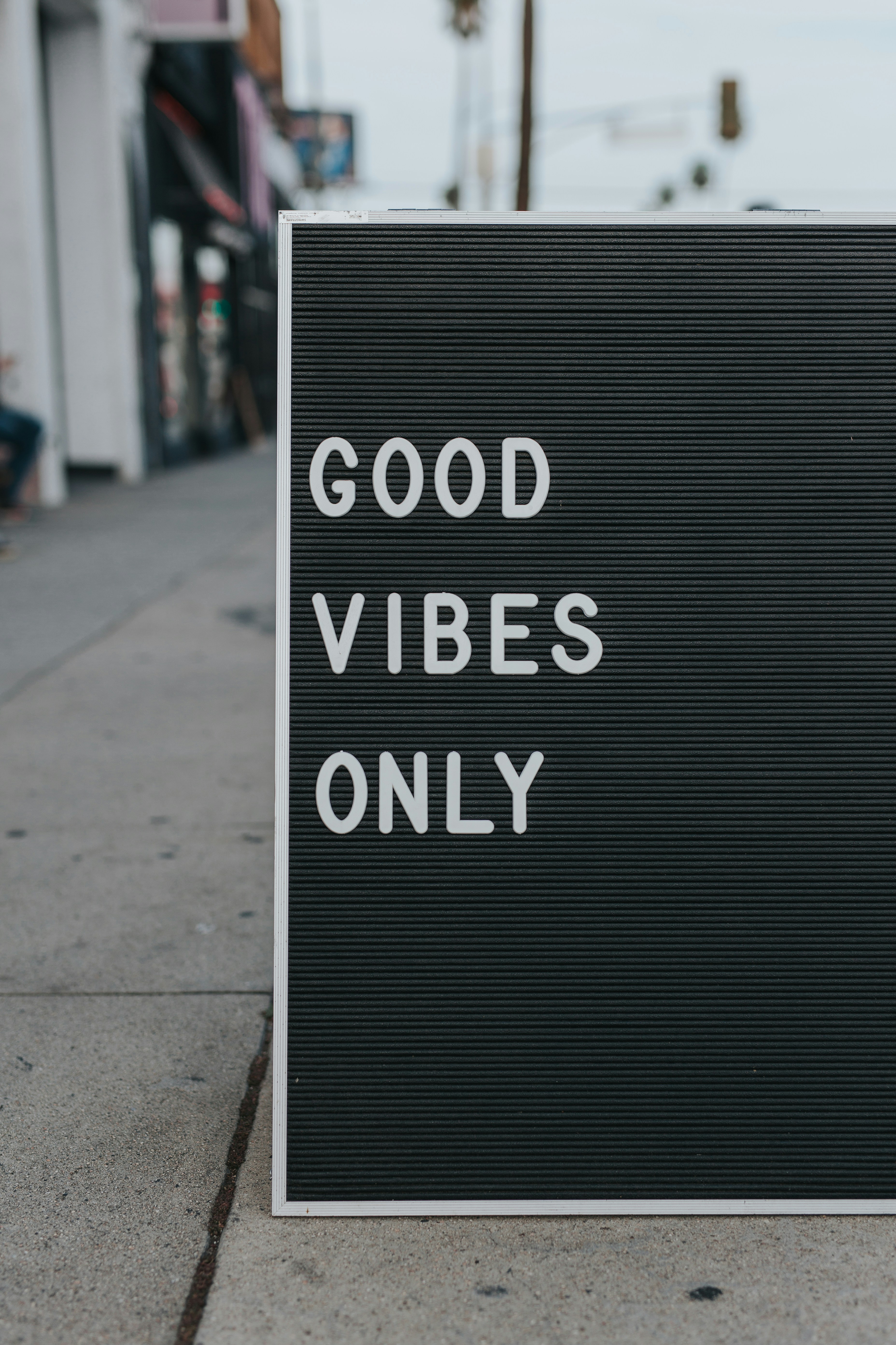 Et billede hvor der står Good Vibes